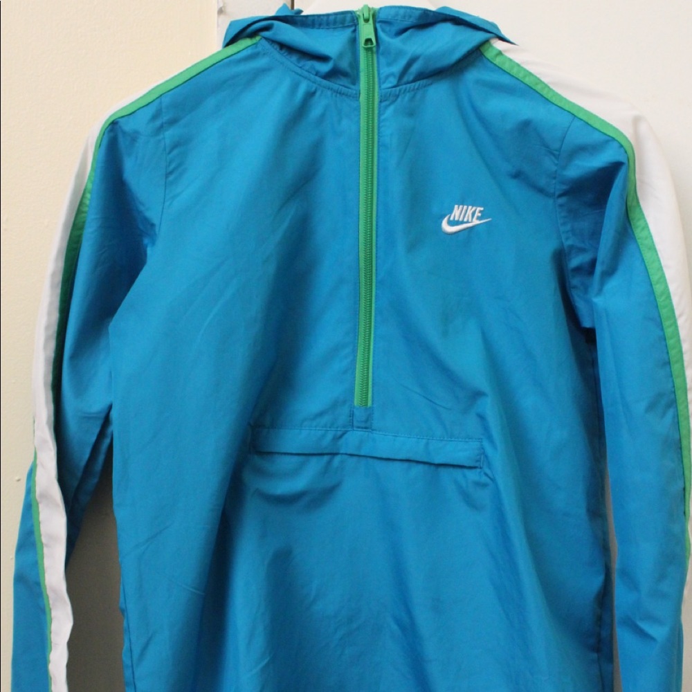 Nike women’s windbreaker